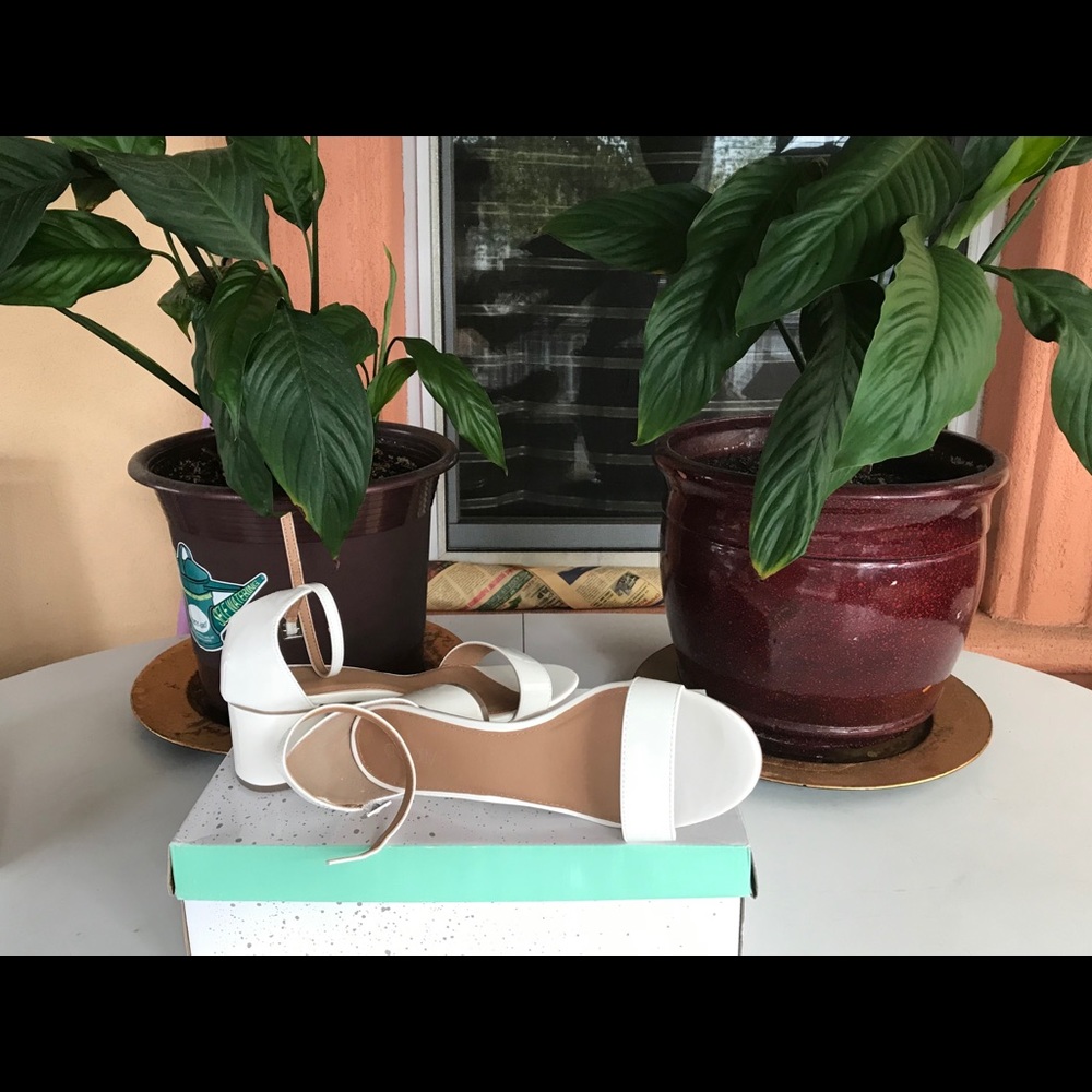 Sandals - Picture 2 of 5